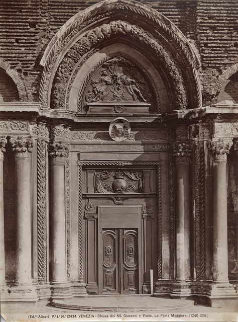 Alinari, Fratelli — Venezia - Chiesa dei SS. Giovanni e Paolo. La Porta Maggiore. (1240-1251.) — insieme